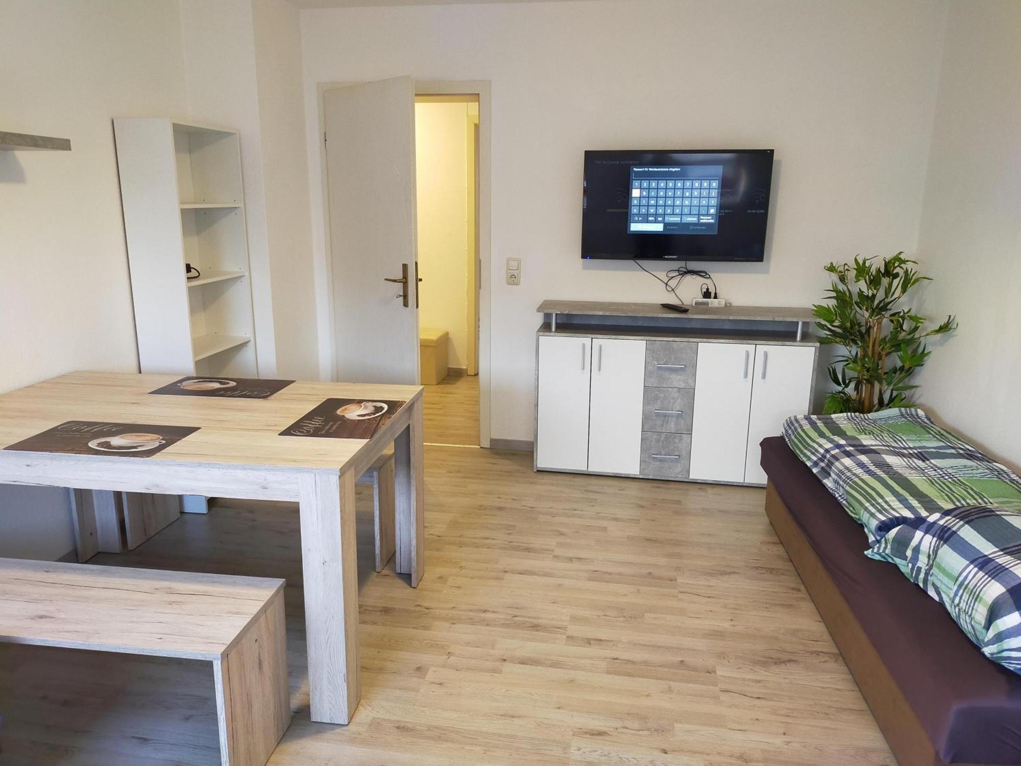 Flex Aparts - Grosse, Moeblierte Wohnung In Zwickau Mit 2 Zimmern Bagian luar foto
